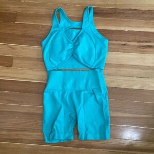 Large bra seamless reversible buffbunny. Medium shorts